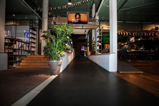 Hellingbaan richting het Atrium en theater